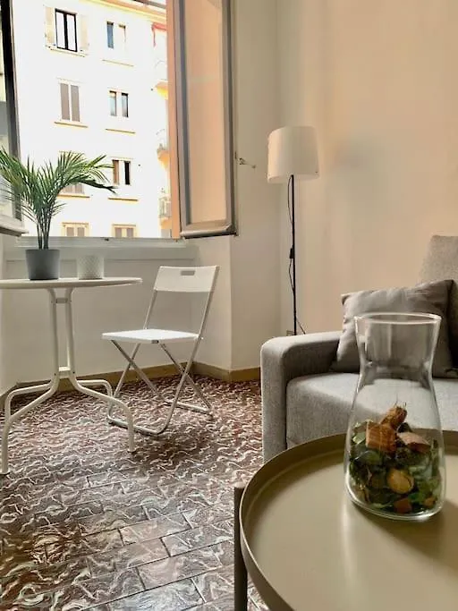 Apartment In The Center Of Milan / P.Ta Venezia