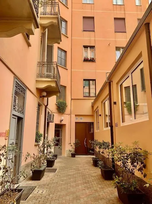 Apartment In The Center Of Milan / P.Ta Venezia