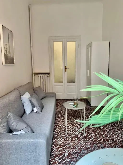 Apartment In The Center Of Milan / P.Ta Venezia